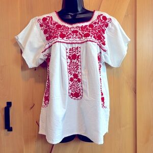 💕New Listing 💕Gorgeous Embroidered Cotton-Manta Blouse